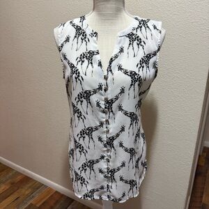 Croft & Barrow Black and White Giraffe Print Button Down Shirt - Size Small
